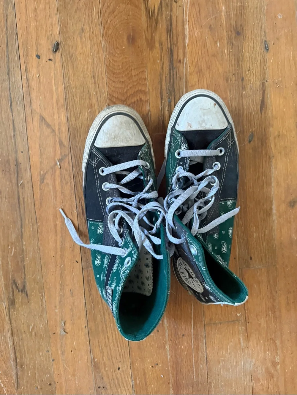 Women’s High-Top Canvas Sneaker in Green and Black - Classic Lace-Up